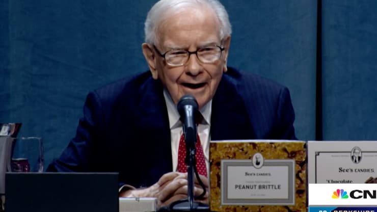 warren-buffett-muon-gom-them-co-phieu-dau-khi-happy-live-1