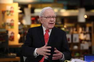 warren-buffett-muon-gom-them-co-phieu-dau-khi-happy-live-2