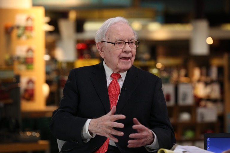 warren-buffett-muon-gom-them-co-phieu-dau-khi-happy-live-2