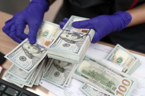 NHNN ngừng niêm yết tỷ giá mua, tăng mạnh tỷ giá bán USD