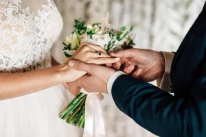 Nghiên cứu chỉ ra kết hôn đúng người khiến công việc thăng tiến, kiếm được nhiều tiền hơn
