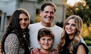 Kiếm tiền từ năm 12 tuổi, tỷ phú Mark Cuban đưa lời khuyên về tiền bạc cho trẻ em