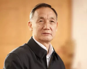 Trở thành tỷ phú, nhưng đi công tác vẫn bay hạng ghế phổ thông, mang nồi cơm điện để nấu cháo