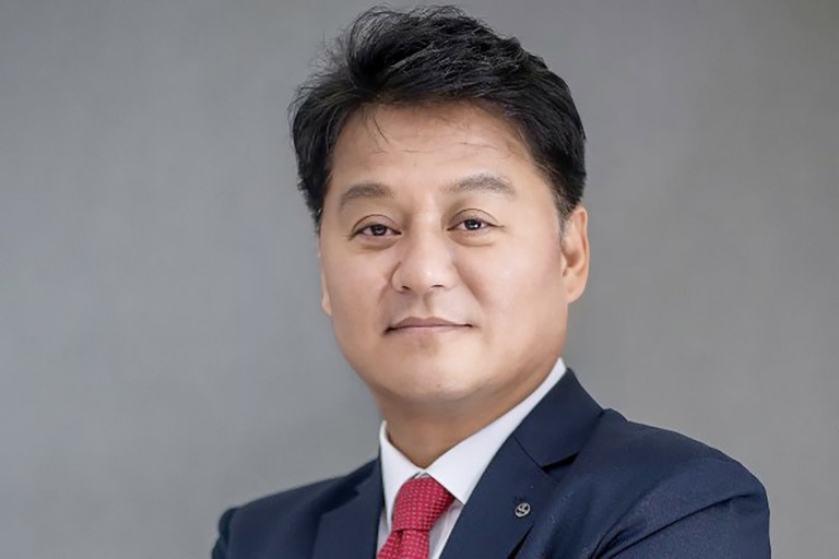 ngan-hang-hien-ke-vuot-qua-kho-khan-thach-thuc-trong-nam-2023-happy-live-8