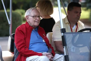 chung-khoan-nam-2023-va-loi-tien-tri-cua-warren-buffett-happy-live-1