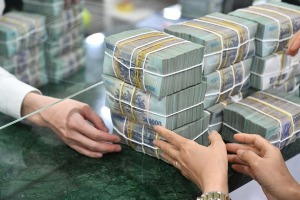 standard-chartered-nhnn-co-the-tang-lai-suat-them-1-diem-vao-quy-i-2023-giu-nguyen-den-cuoi-2024-happy-live-3