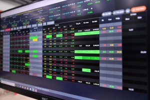 dong-tien-thong-minh-ndt-ca-nhan-day-manh-mua-rong-gan-650-ty-dong-phien-vn-index-no-luc-dao-chieu-tam-diem-hpg-vre-vhm-happy-live-3