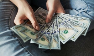 LÀM THẾ NÀO ĐỂ “SỐNG HÒA THUẬN” VỚI TIỀN BẠC MÀ VẪN THOẢI MÁI - HẠNH PHÚC? - Happy Live