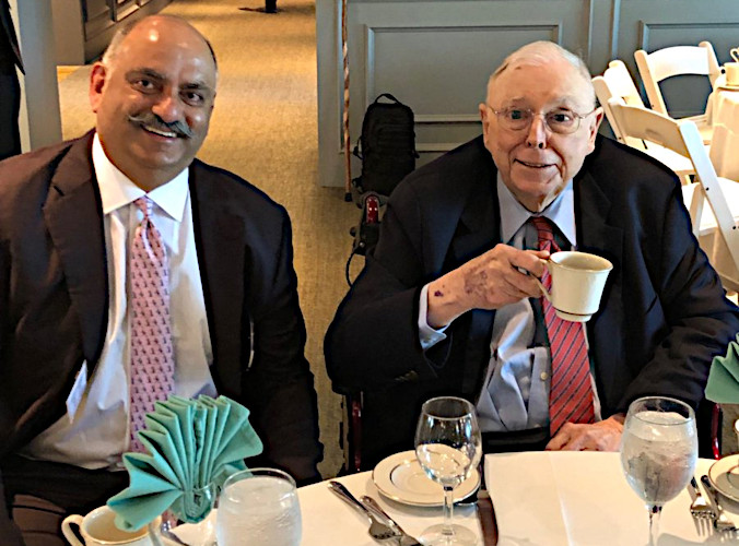 mohnish-pabrai-truoc-khi-nhan-lenh-mua-co-phieu-phai-tu-hoi-ban-than-minh-cau-nay-happy-live-1