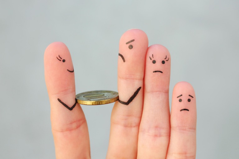 Ý nghĩa đồng tiền: Bạn kiểm soát tiền hay tiền kiểm soát cuộc sống của bạn?