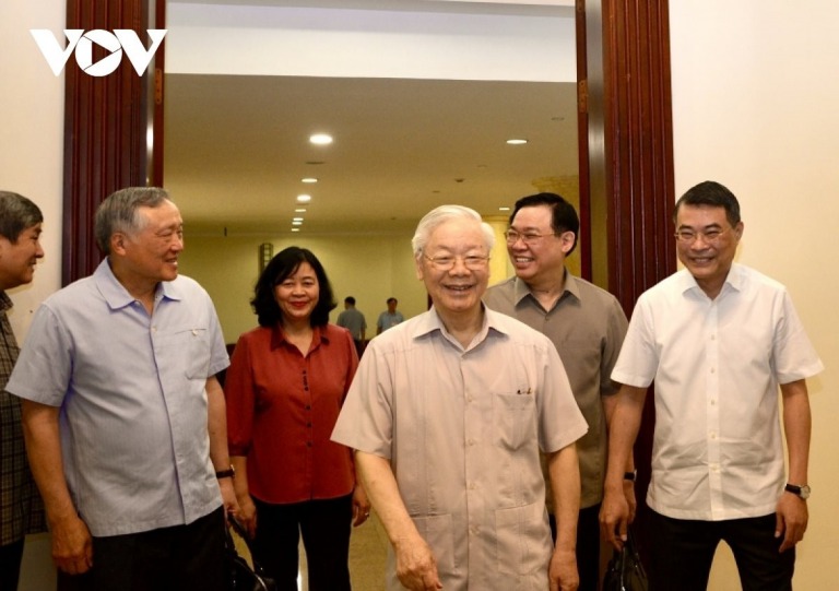 bo-chinh-tri-yeu-cau-co-giai-phap-cho-trai-phieu-dn-bat-dong-san-chung-khoan-happy-live-1