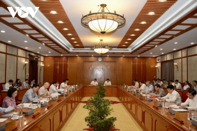 bo-chinh-tri-yeu-cau-co-giai-phap-cho-trai-phieu-dn-bat-dong-san-chung-khoan-happy-live-4
