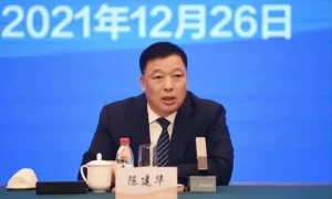 Chen Jianhua: 14 tuổi làm "cu li" trên công trường, sau 6 năm từng bước trở thành “ông vua ngành dệt”