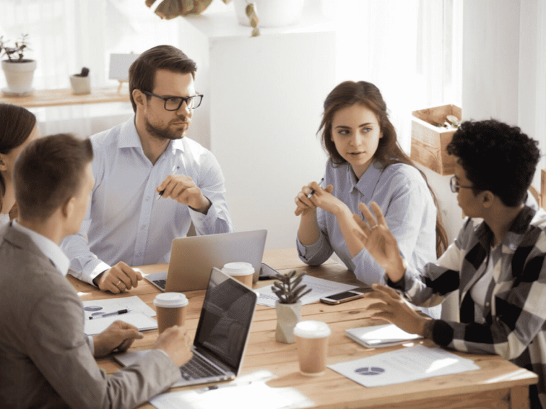 Những nhân viên 'làm màu' chốn công sở