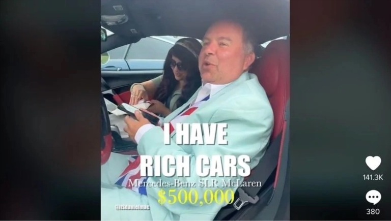 Ông Blevins xuất hiện cùng chiếc siêu xe của mình trên video TikTok của Daniel Mac. Ảnh chụp màn hình