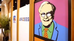 cong-ty-cua-warren-buffett-so-huu-nui-tien-mat-157-ty-do-lai-hoat-dong-tang-40-happy-live-1