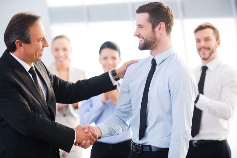 Cách giúp nhà quản lý truyền cảm hứng và thúc đẩy nhân viên