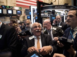 sau-cuoc-hop-fed-dow-jones-vuot-37-000-diem-lan-dau-tien-trong-lich-su-gia-dau-bat-tang-happy-live-1