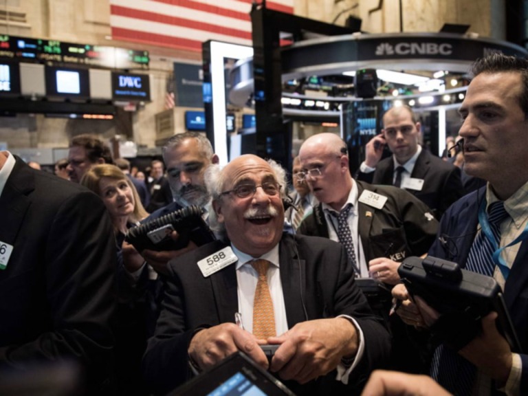 sau-cuoc-hop-fed-dow-jones-vuot-37-000-diem-lan-dau-tien-trong-lich-su-gia-dau-bat-tang-happy-live-1