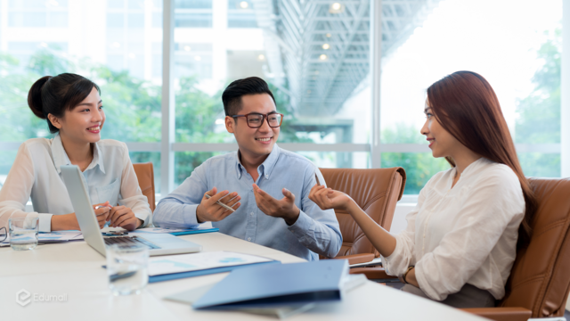 Tán gẫu với đồng nghiệp giúp gì cho bạn nơi công sở?