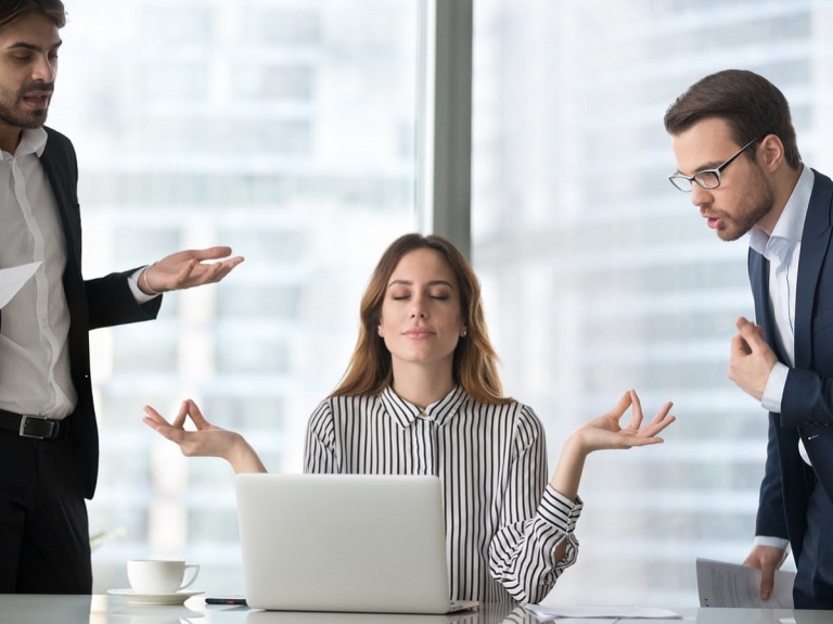 Những yêu cầu vô lý và cách xử trí nơi công sở