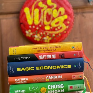 Tết đến, tống khứ bụi bặm, chào đón năm mới với kệ sách tinh tươm!