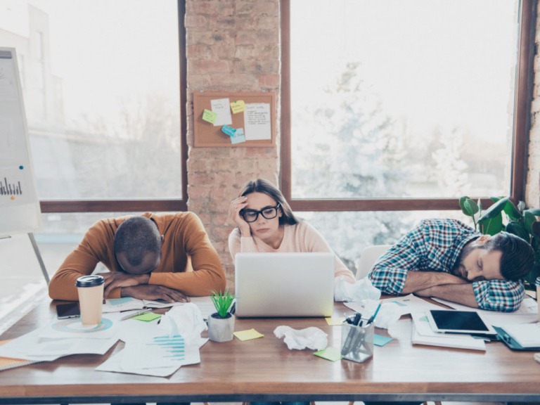 Xử trí thế nào với đồng nghiệp lười?