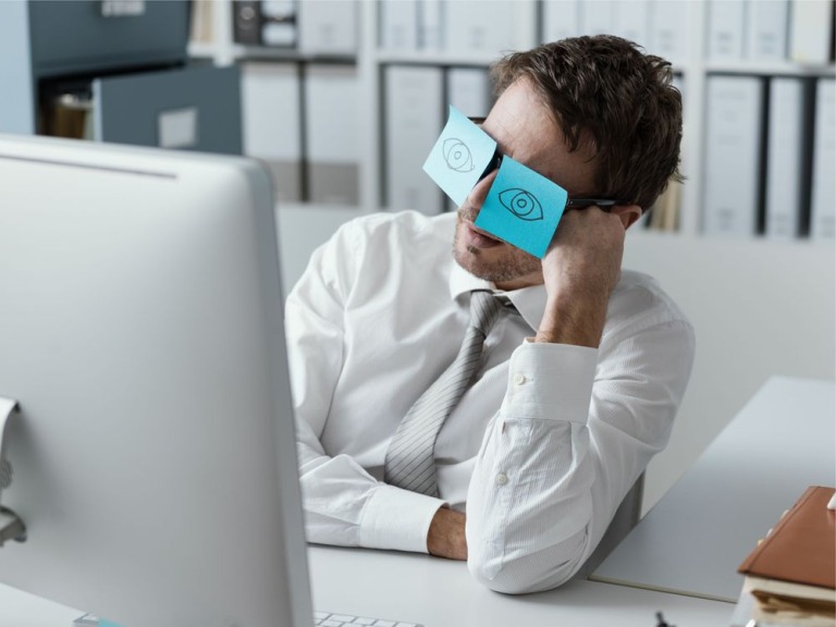 Xử trí thế nào với đồng nghiệp lười?