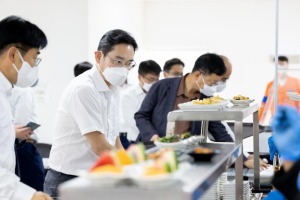 Thông tin bất ngờ về Chủ tịch Samsung - doanh nhân quyền lực nhất Hàn Quốc: Phong cách lãnh đạo khác xa người cha, có cả fanclub vì được ngưỡng mộ - Happy Live