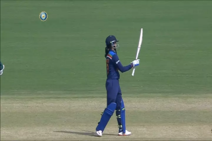 Cricket vs Chứng khoán: Tưởng hai đường thẳng song song nhưng lại có 10 điểm giao nhau