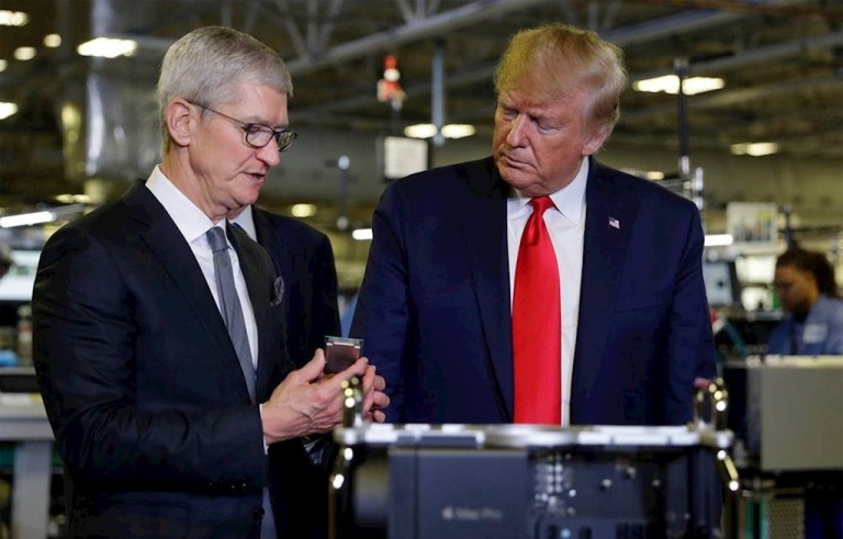 Tim Cook và cựu Tổng thống Mỹ Donald Trump