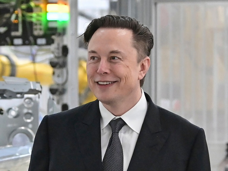 Elon Musk và hành trình chinh phục ước mơ