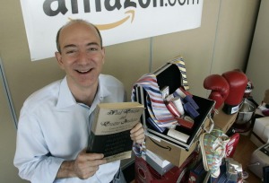 Jeff Bezos trong sự kiện kỷ niệm 10 năm thành lập Amazon năm 2005