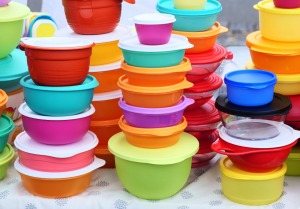 Đồ Tupperware bày biện trong một sự kiện ở Zehlendorf (Berlin, Đức).