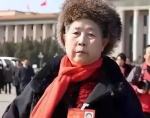 Bà Đào Hoa Bích, 78 tuổi, người xây dựng nên thương hiệu Lao Gan Ma. Ảnh: QQ