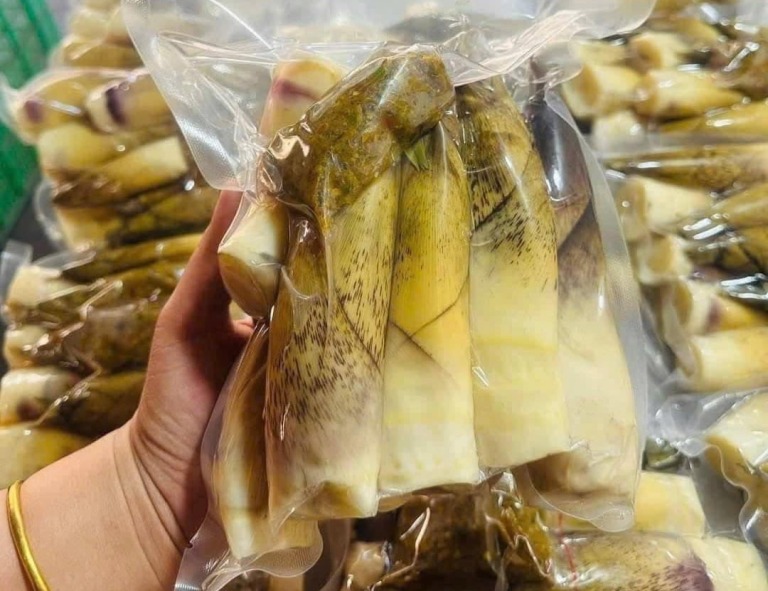 Măng vầu tăng giá mạnh thành hàng đắt đỏ. 
